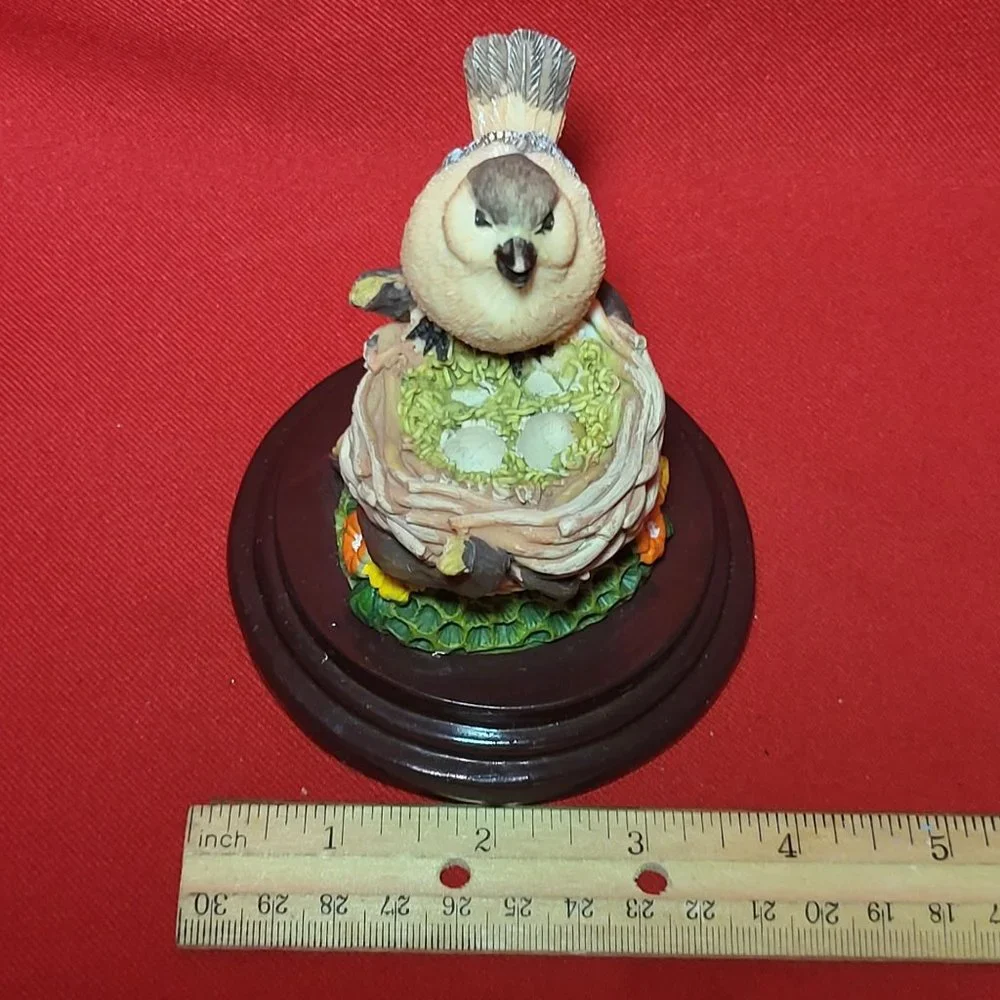 VTG Polystone Bird Perched on Nest of Eggs Figurine Home Decor